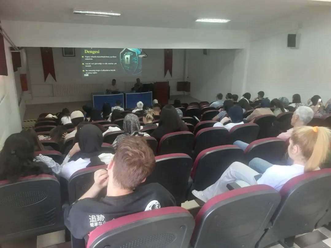 Hisarcık MYO’da "Yapay Zeka, Reklamcılık ve Film Yapımcılığı Perspektifinde Halkla İlişkiler" konulu konferans