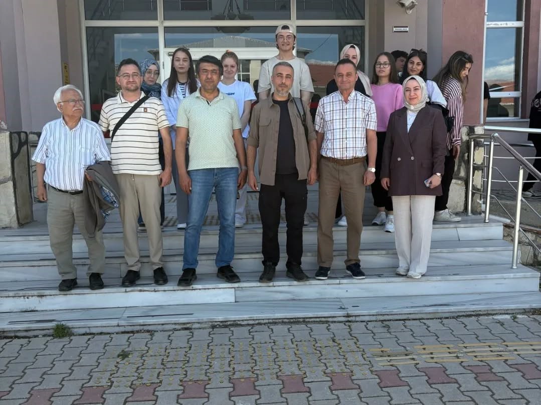 Hisarcık MYO&rsquo;da "Yapay Zeka, Reklamcılık ve Film Yapımcılığı Perspektifinde Halkla İlişkiler" konulu konferans
