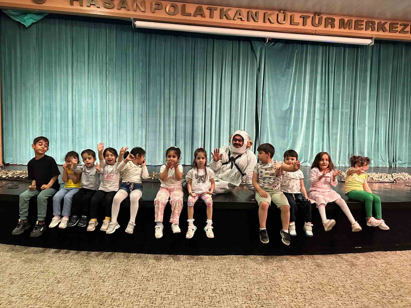 Engelsiz Kreş’te tiyatro mutluluğu