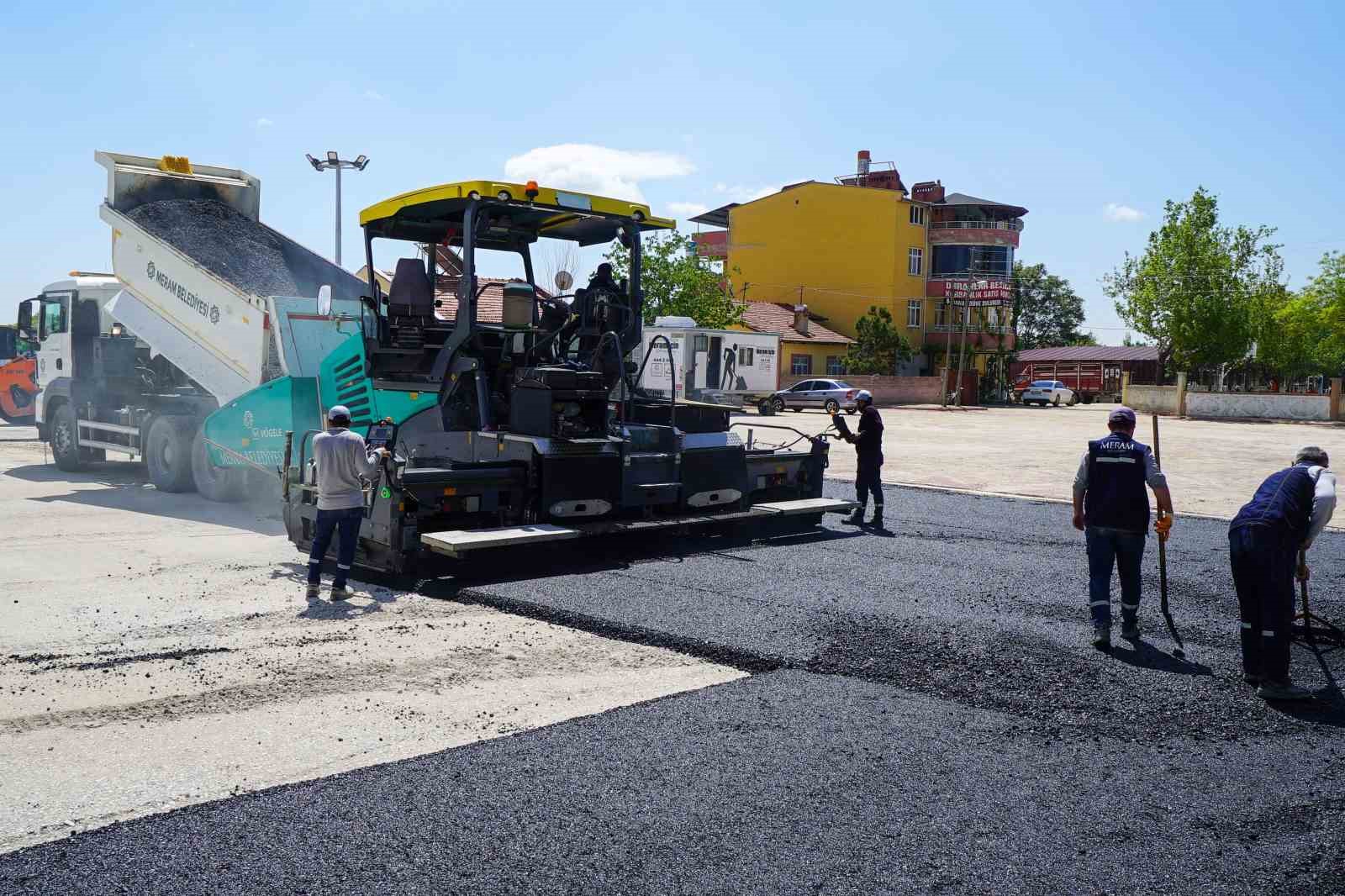 Başkan Kavuş, Meram&rsquo;ın yoğun asfalt mesaisini denetledi
