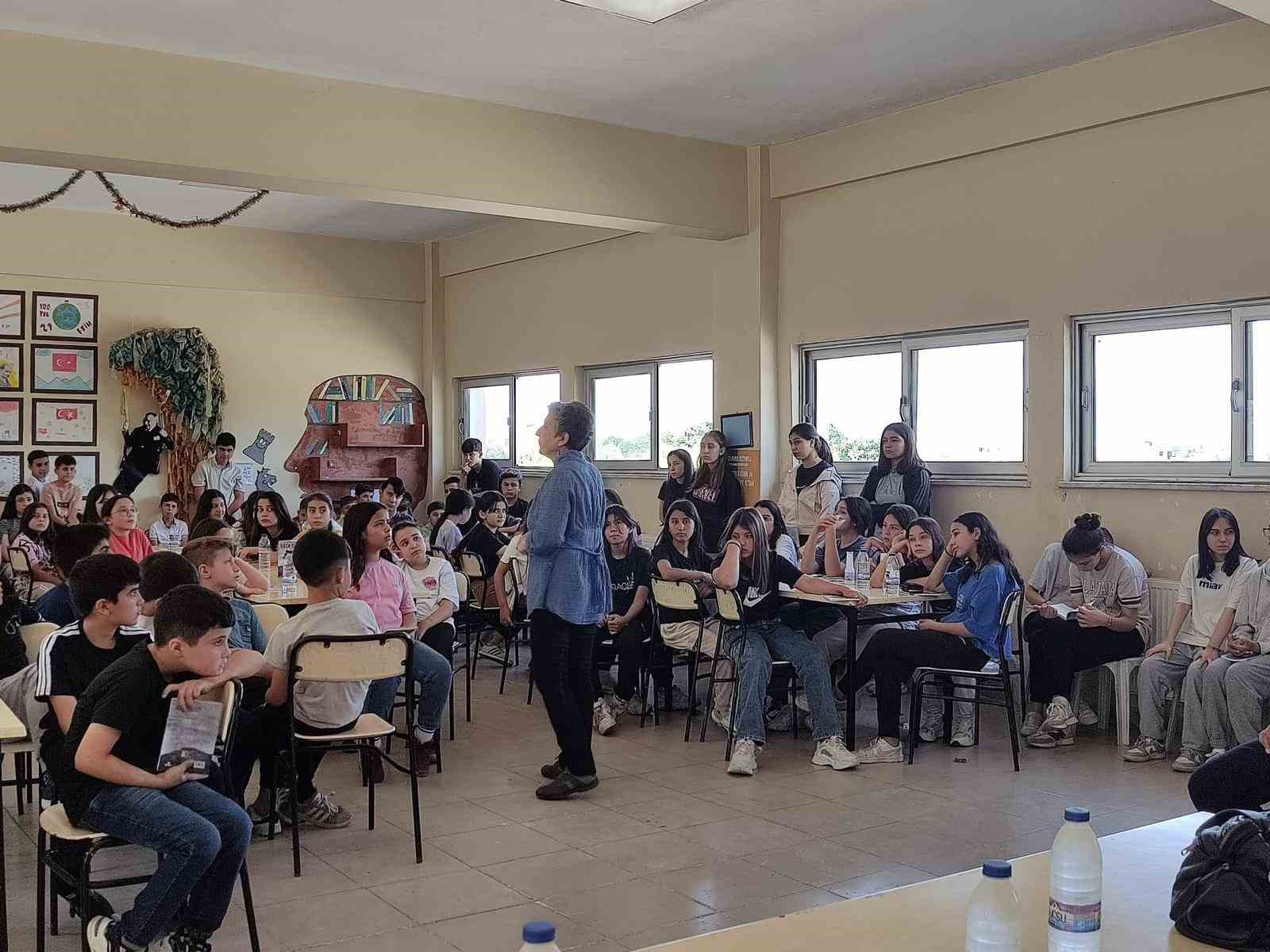 Okudukları kitabın yazarıyla buluştular