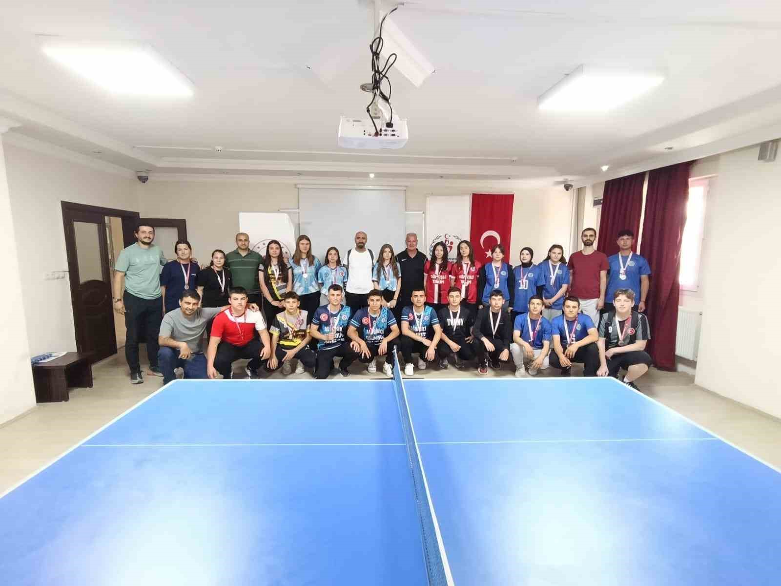 Masa tenisinde kazananlar belli oldu