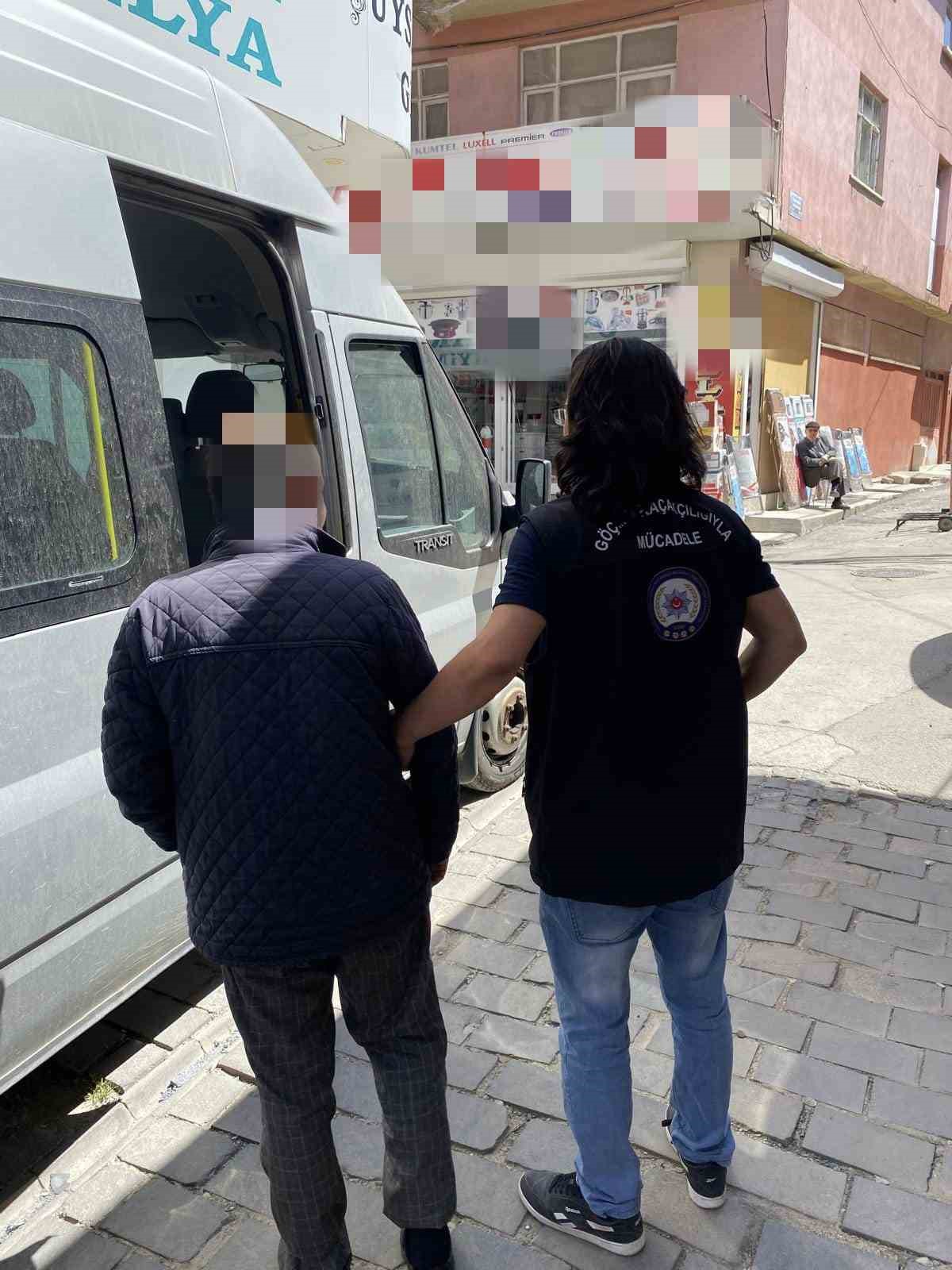 Afyonkarahisar’da 6 yabancı uyruklu şahıs sınır dışı edildi