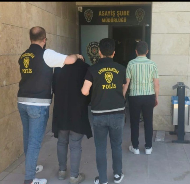 Gece girdiği kafeyi soyan hırsızdan şaşırtan not