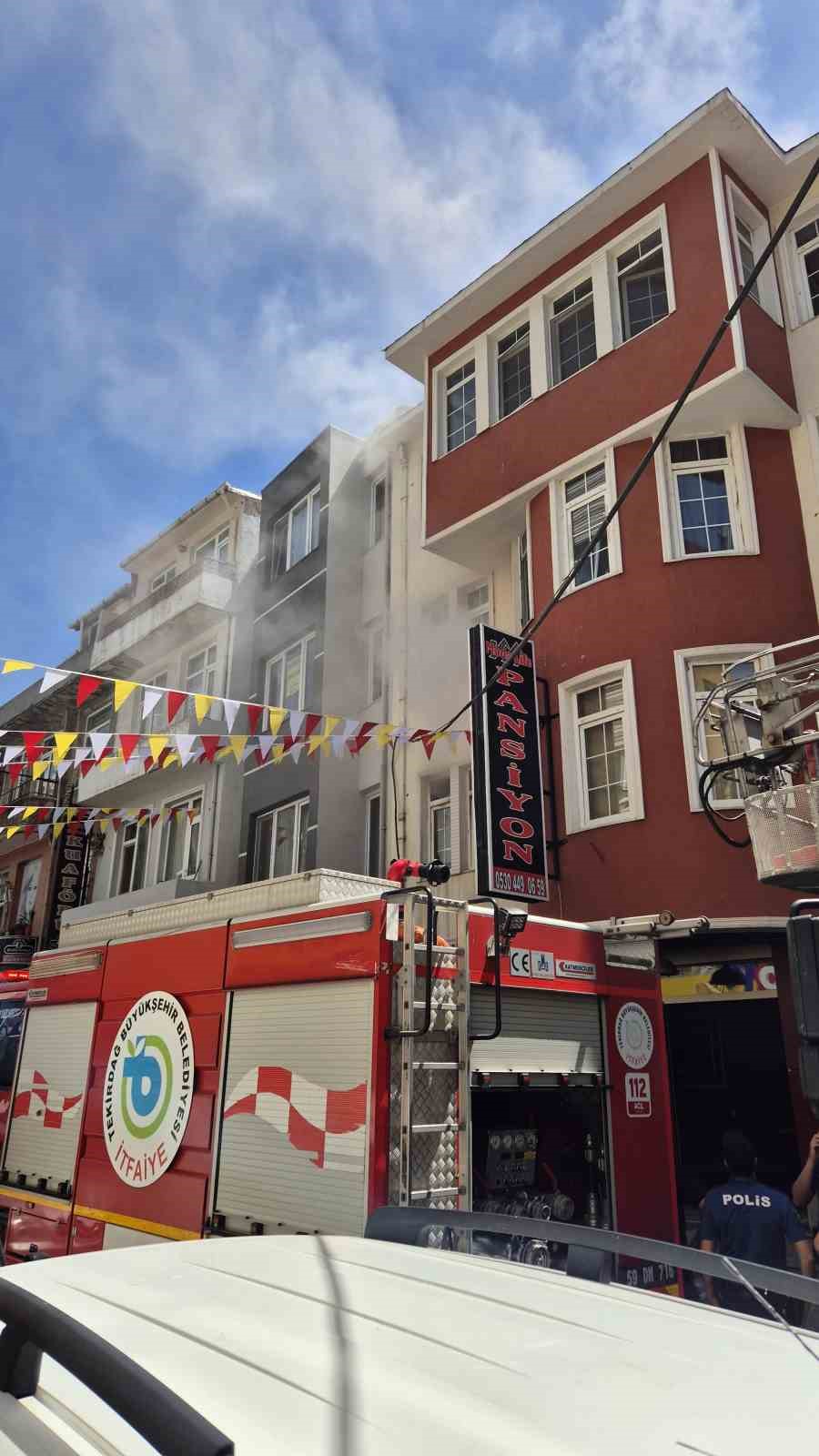 Tekirdağ&rsquo;da otelde yangın paniği
