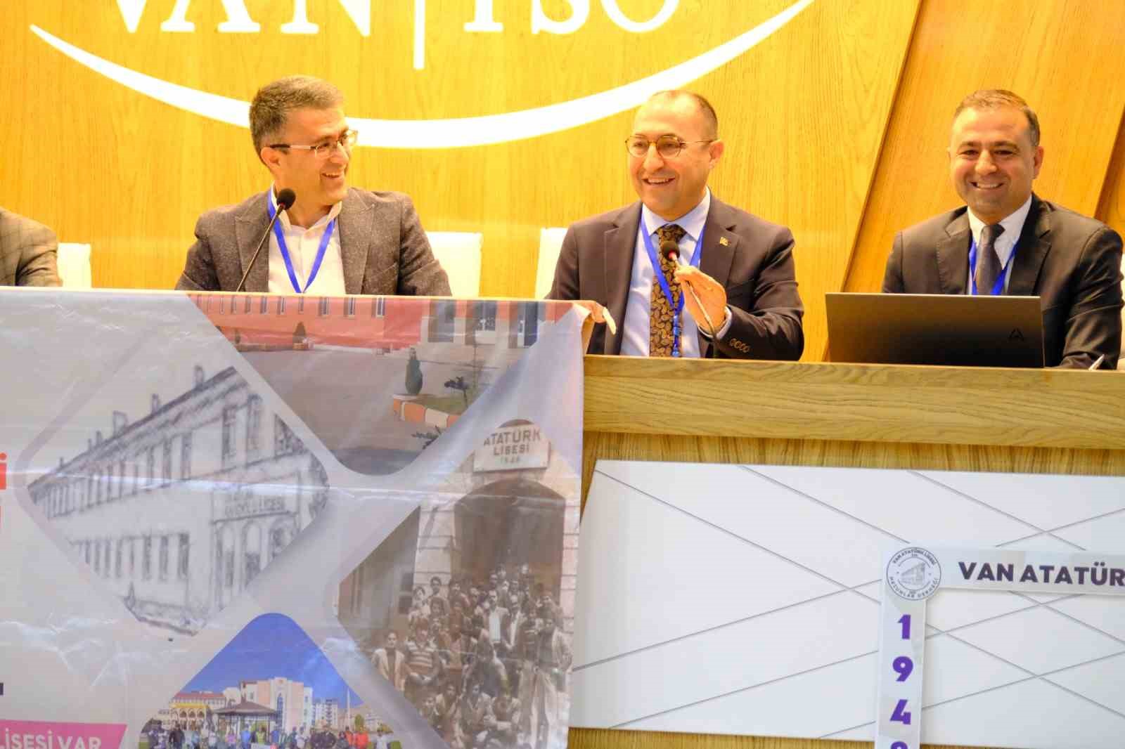 Van Atatürk Lisesi mezunları geçmişle geleceği buluşturdu