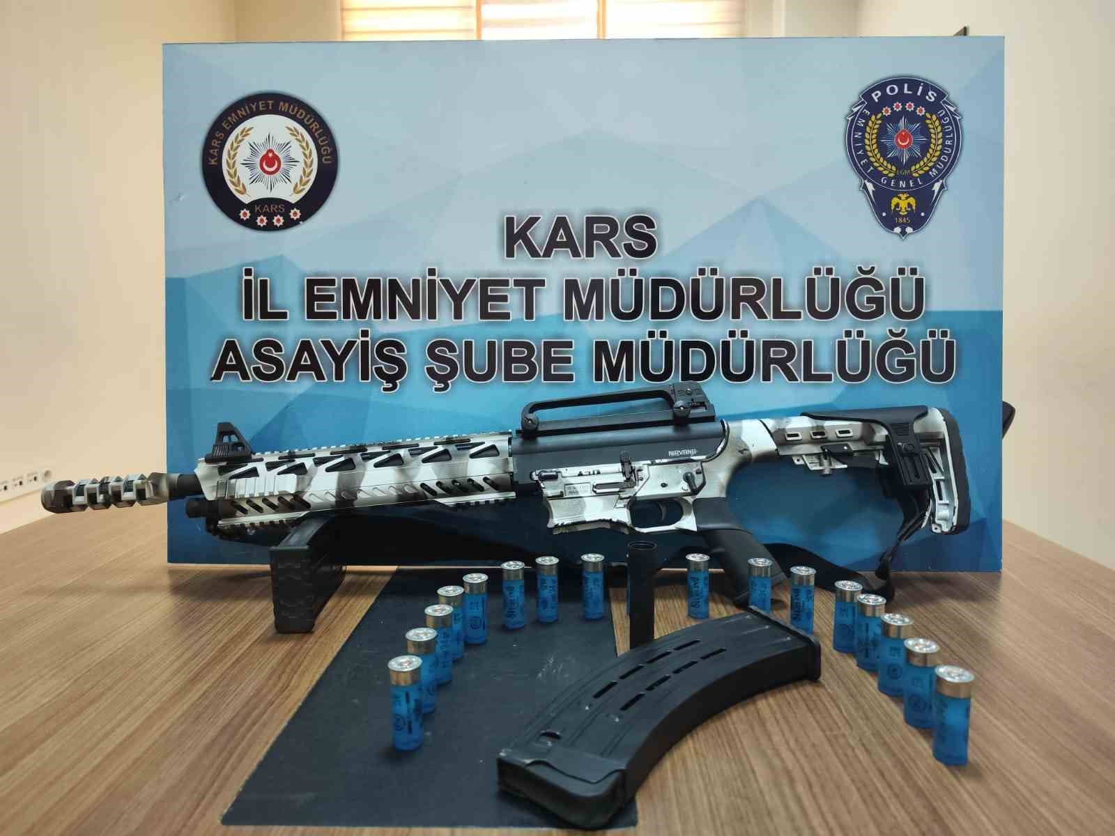 Kars’ta çok sayıda silah ve mühimmat ele geçirildi