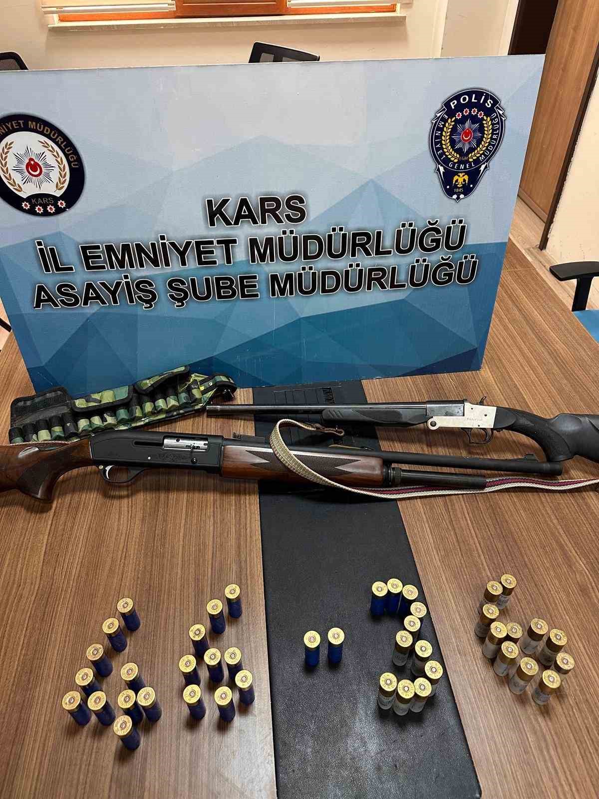 Kars&rsquo;ta &ccedil;ok sayıda silah ve m&uuml;himmat ele ge&ccedil;irildi
