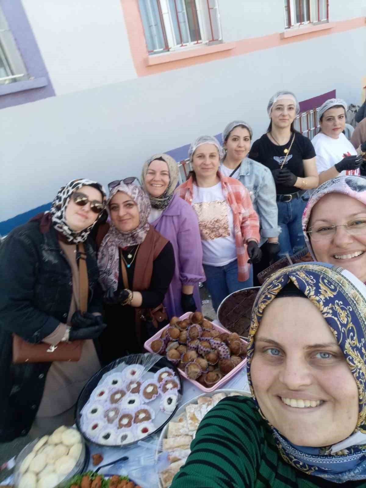 Yöresel yemek tanıtımı eşliğinde mezuniyet töreni
