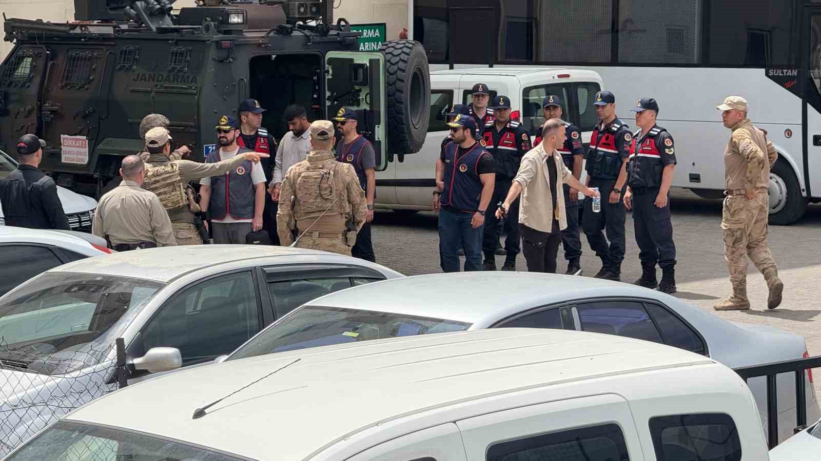 Cansız bedenleri yanmış halde bulunan baba-oğul soruşturmasında 7 şüpheli adliyeye sevk edildi