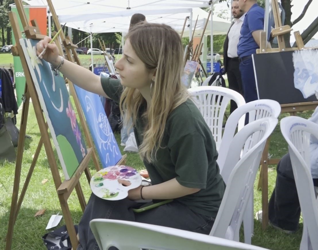 Bursa, gençlerle birlikte renkleniyor