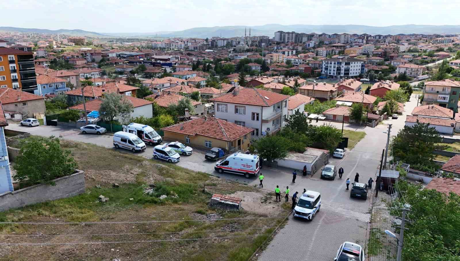 Kırıkkale’de otomobil eve çarptı: Kalp krizi geçiren sürücü hayatını kaybetti
