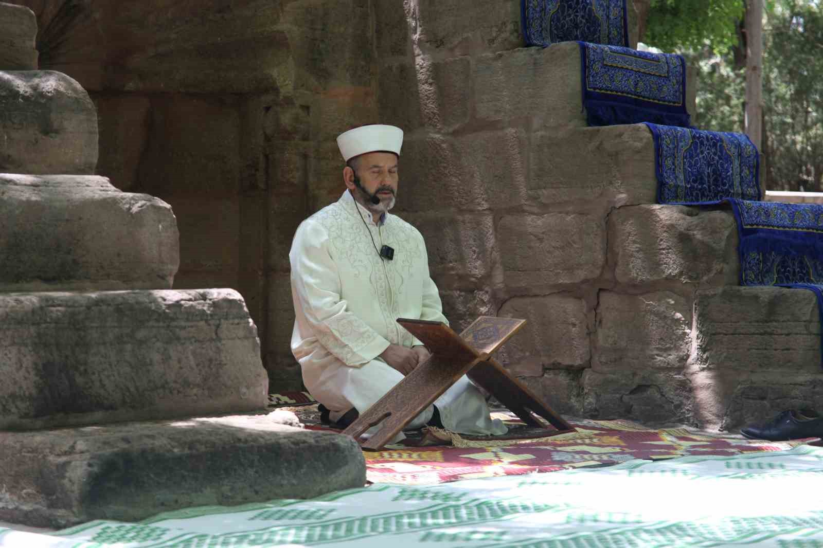 Konya&rsquo;da Namazgah&rsquo;ta eller yağmur i&ccedil;in semaya kalktı
