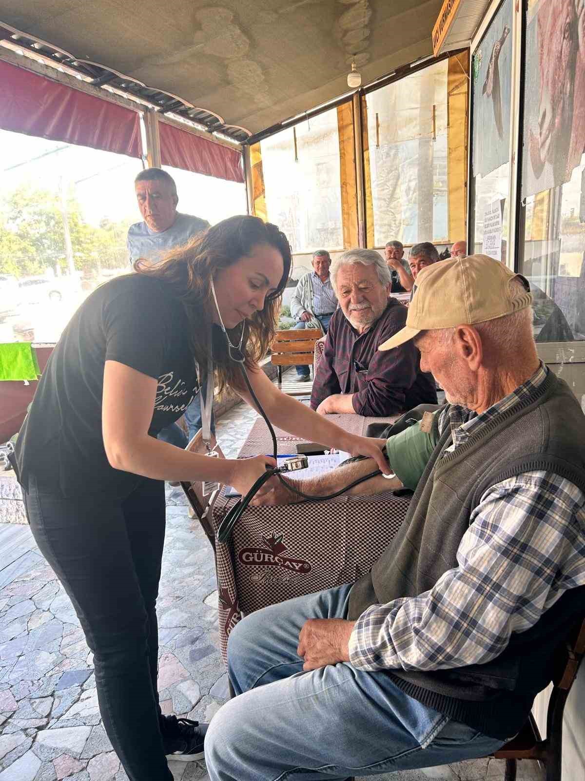 Farkındalık için sokak sokak gezip tansiyon ve şeker ölçümü yapıldı