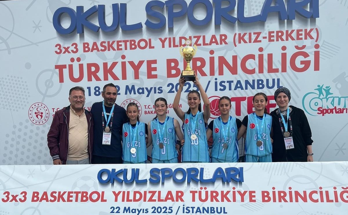 Ahmetli Gazi Ortaokulu’nun Yıldız Kızları Türkiye ikincisi oldu