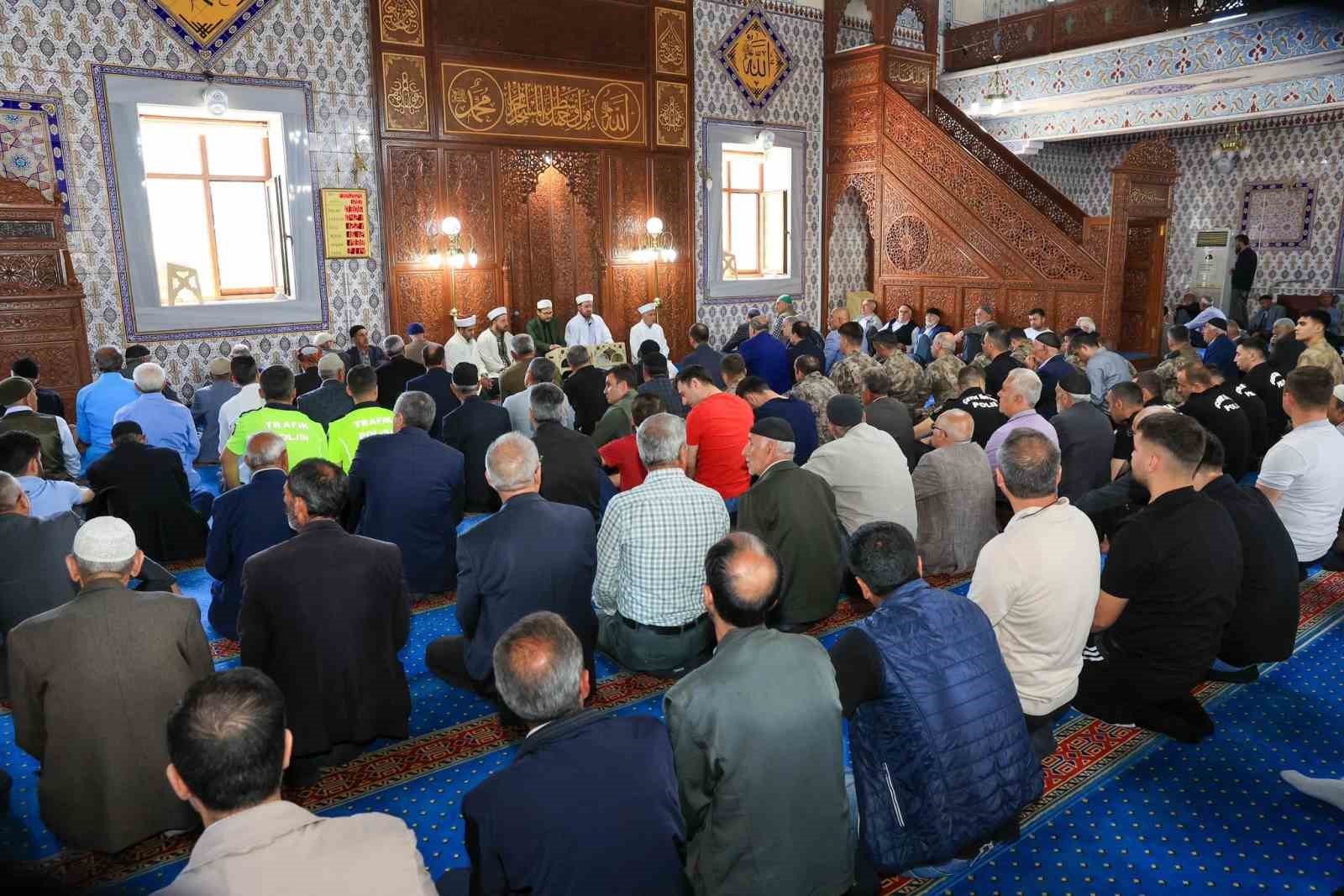 Bingöl’de 33 şehit dualarla anıldı