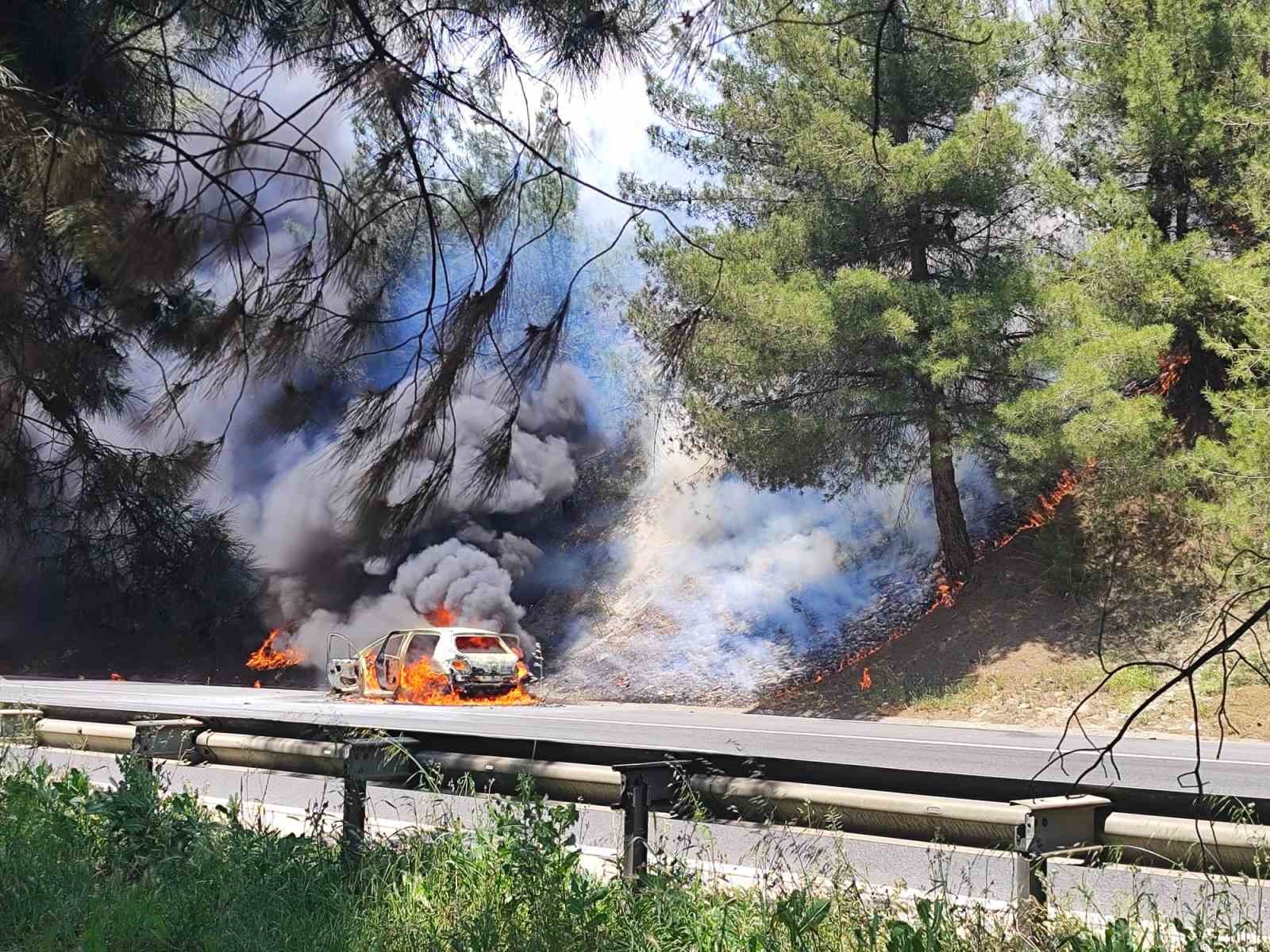 Araçta çıkan yangın ormana sıçradı