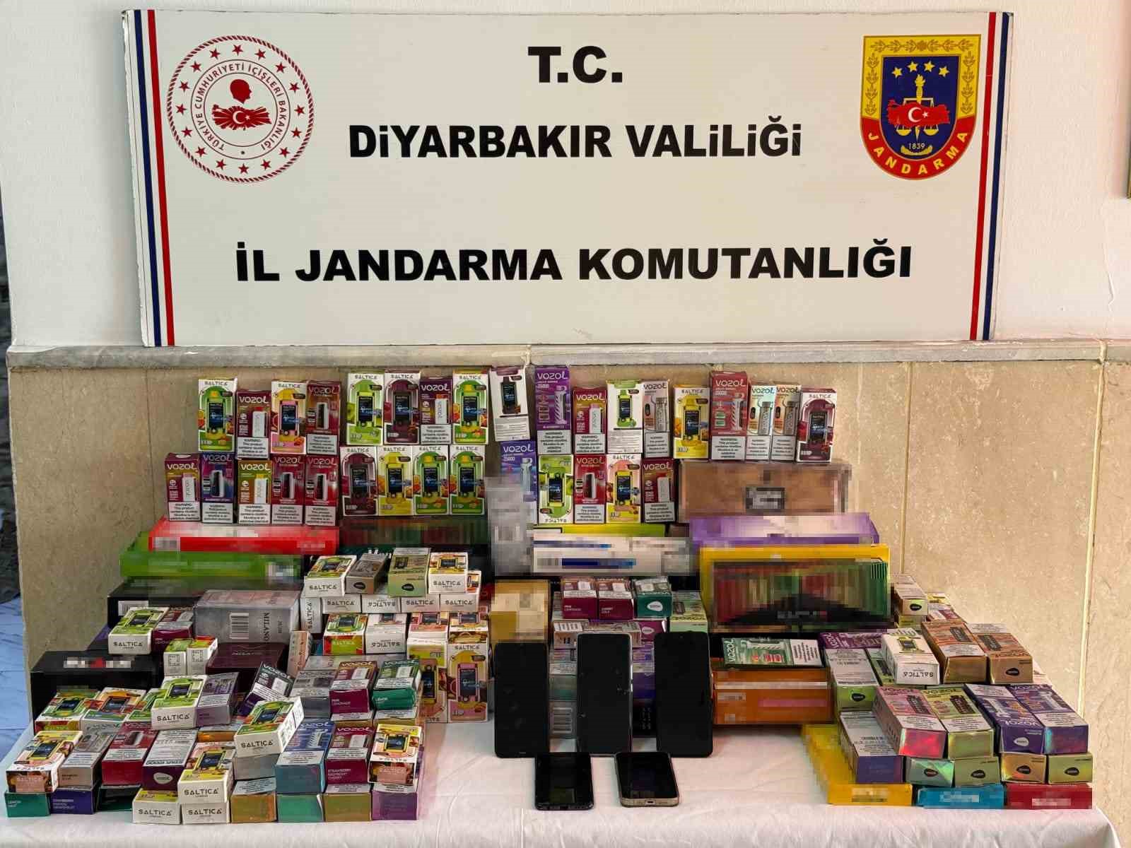 Sosyal medyada boş elektronik sigara kutularını dolu gibi gösterip dolandırıcılık yapan 2 kişi tutuklandı