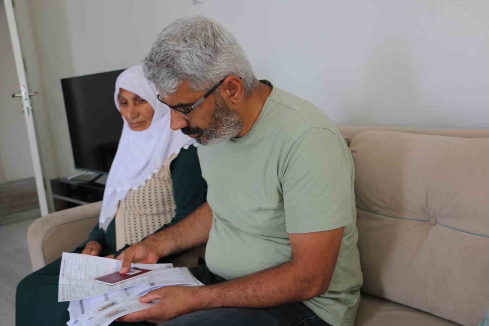 Hac hazırlığı yaparken vefat eden vatandaşın hasta eşi, çocuklarından biriyle hacca gitmek istiyor