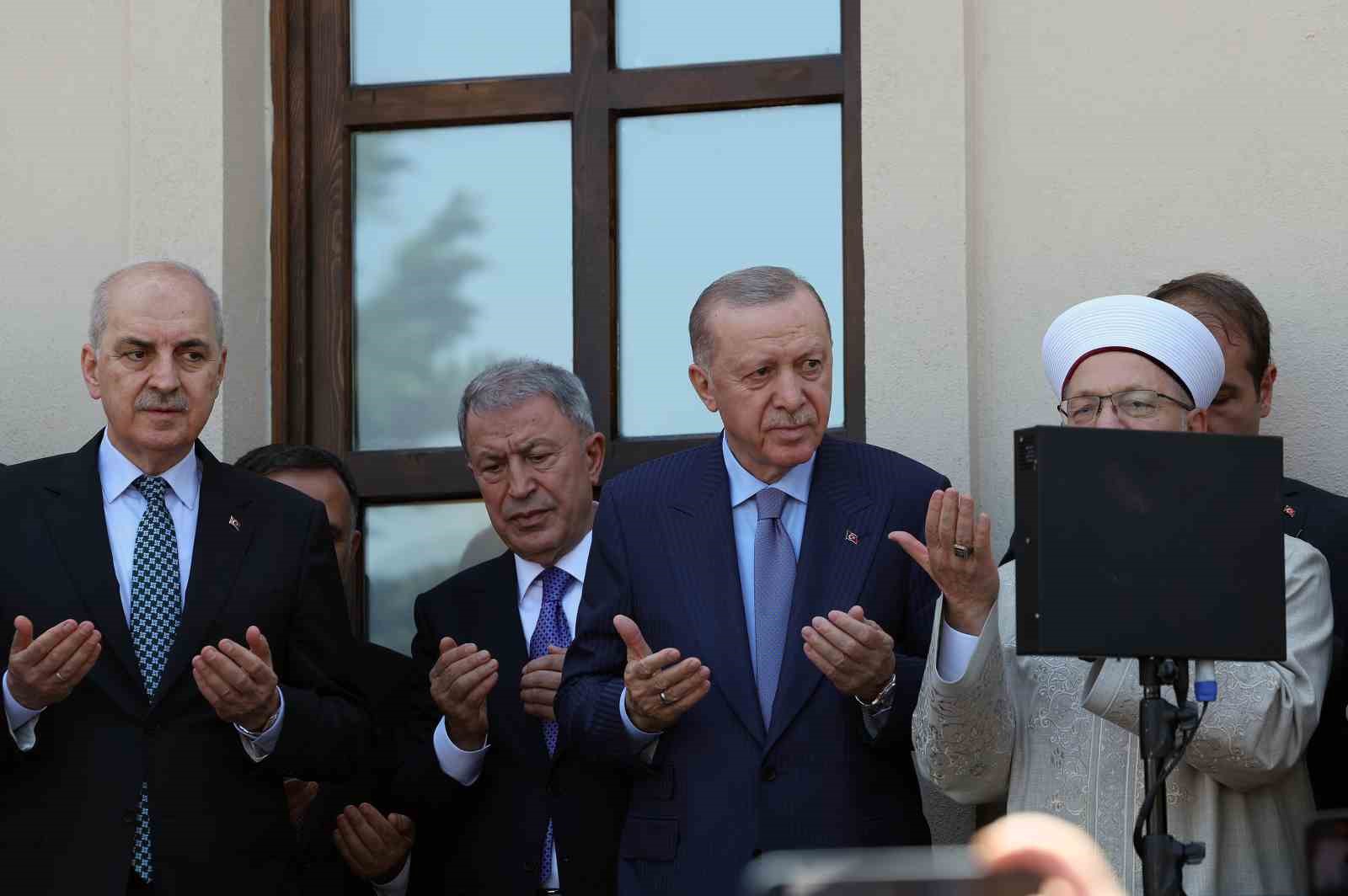 Tarihi Gümrükçü İshak Ağa Camii açıldı, törene Cumhurbaşkanı Erdoğan da katıldı