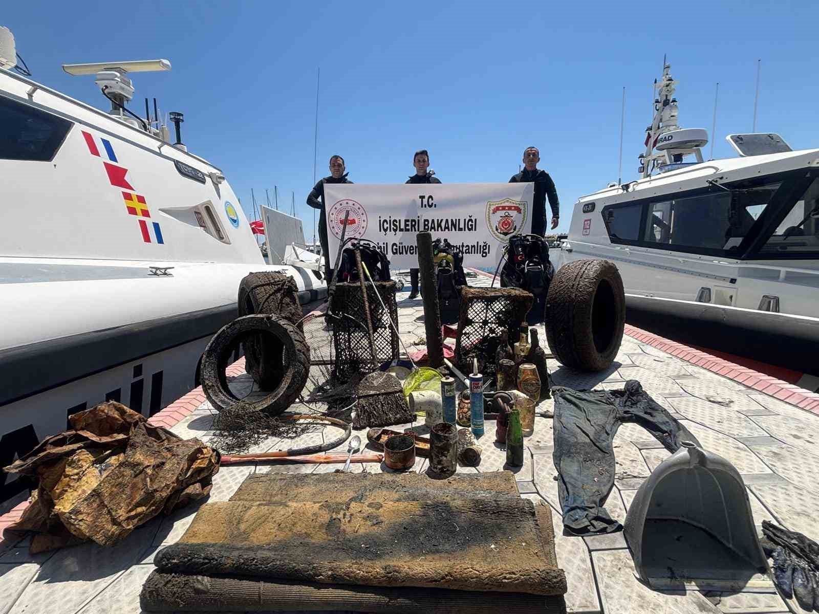 Küçükkuyu’da Deniz Temizliği Yapıldı