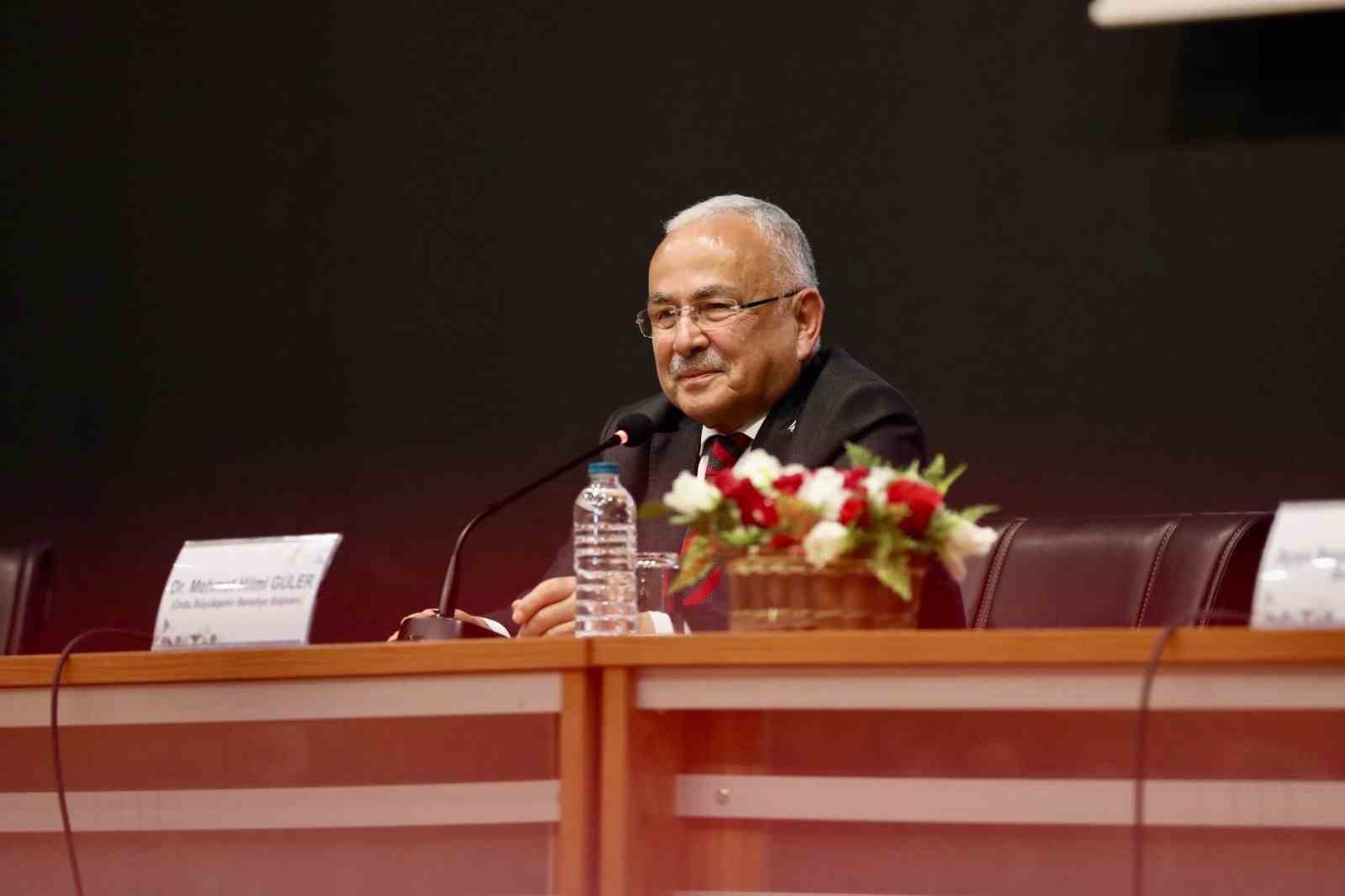 Başkan G&uuml;ler, &uuml;niversite &ouml;ğrencilerine seslendi: "Yapacağınız her işte &ouml;nceliğiniz &uuml;lkeniz olsun"
