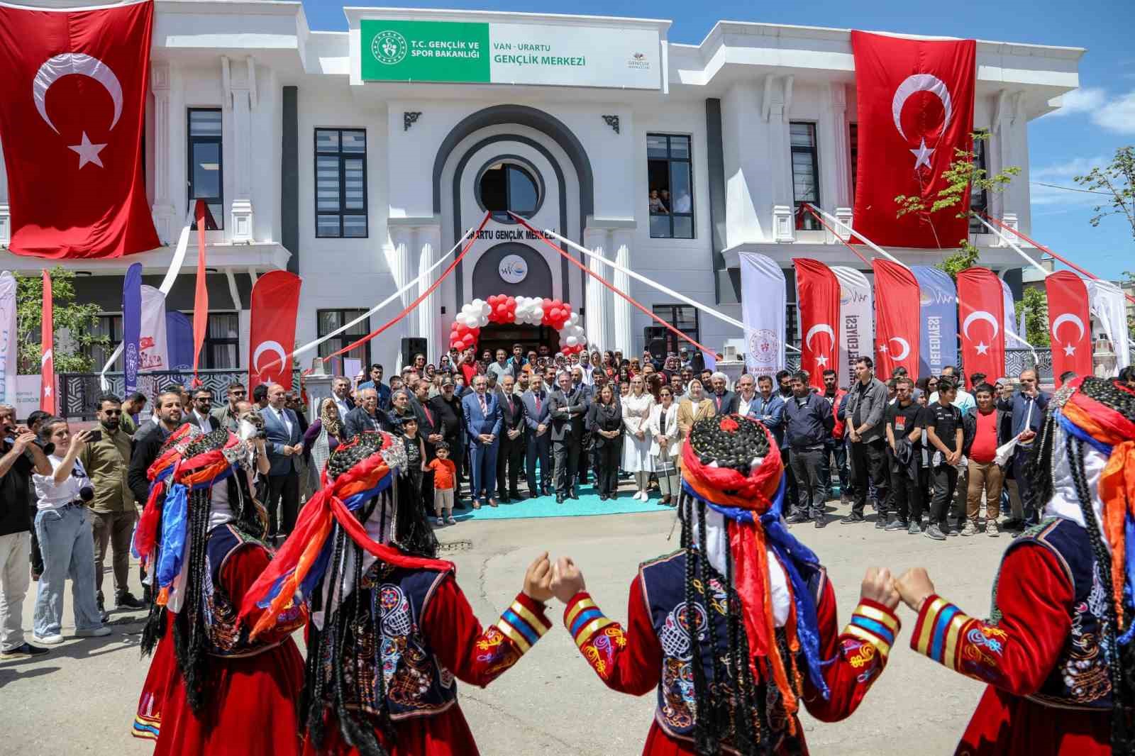 Van&rsquo;da 4 gen&ccedil;lik merkezinin a&ccedil;ılışı yapıldı
