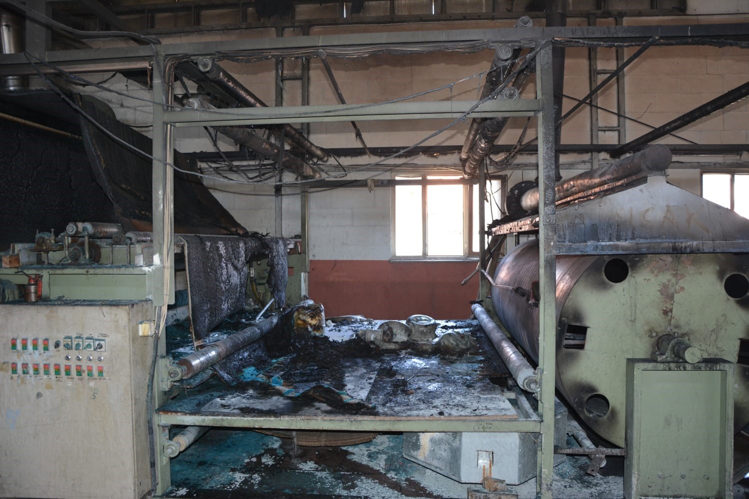 Demirci’de yün halı dokuma fabrikasında yangın çıktı