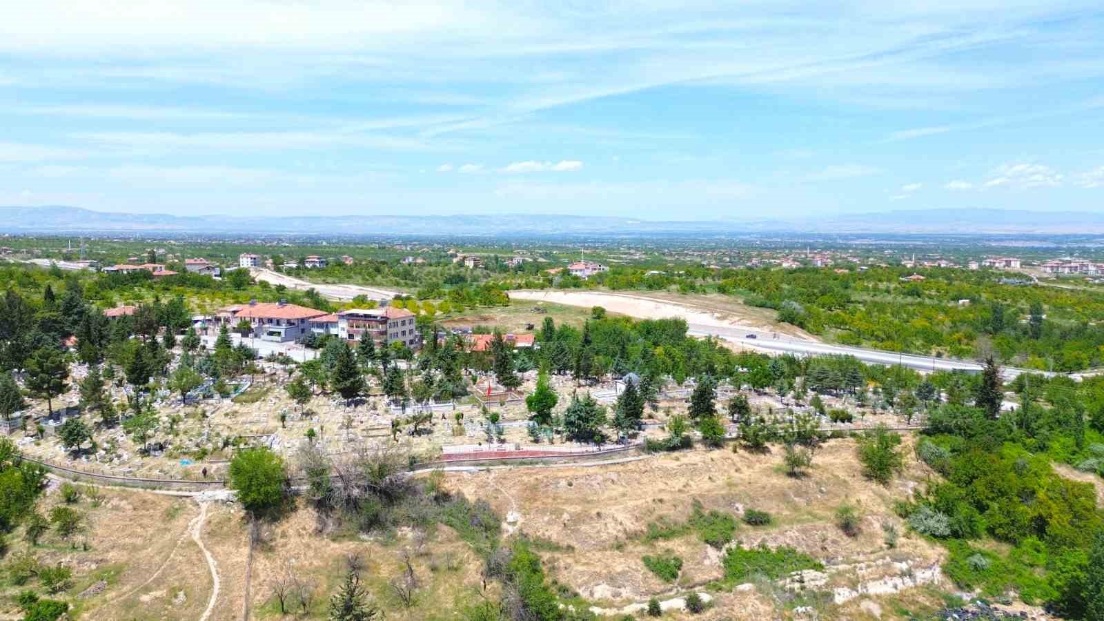 Battalgazi Belediyesi’nden mezarlıklarda bayram temizliği