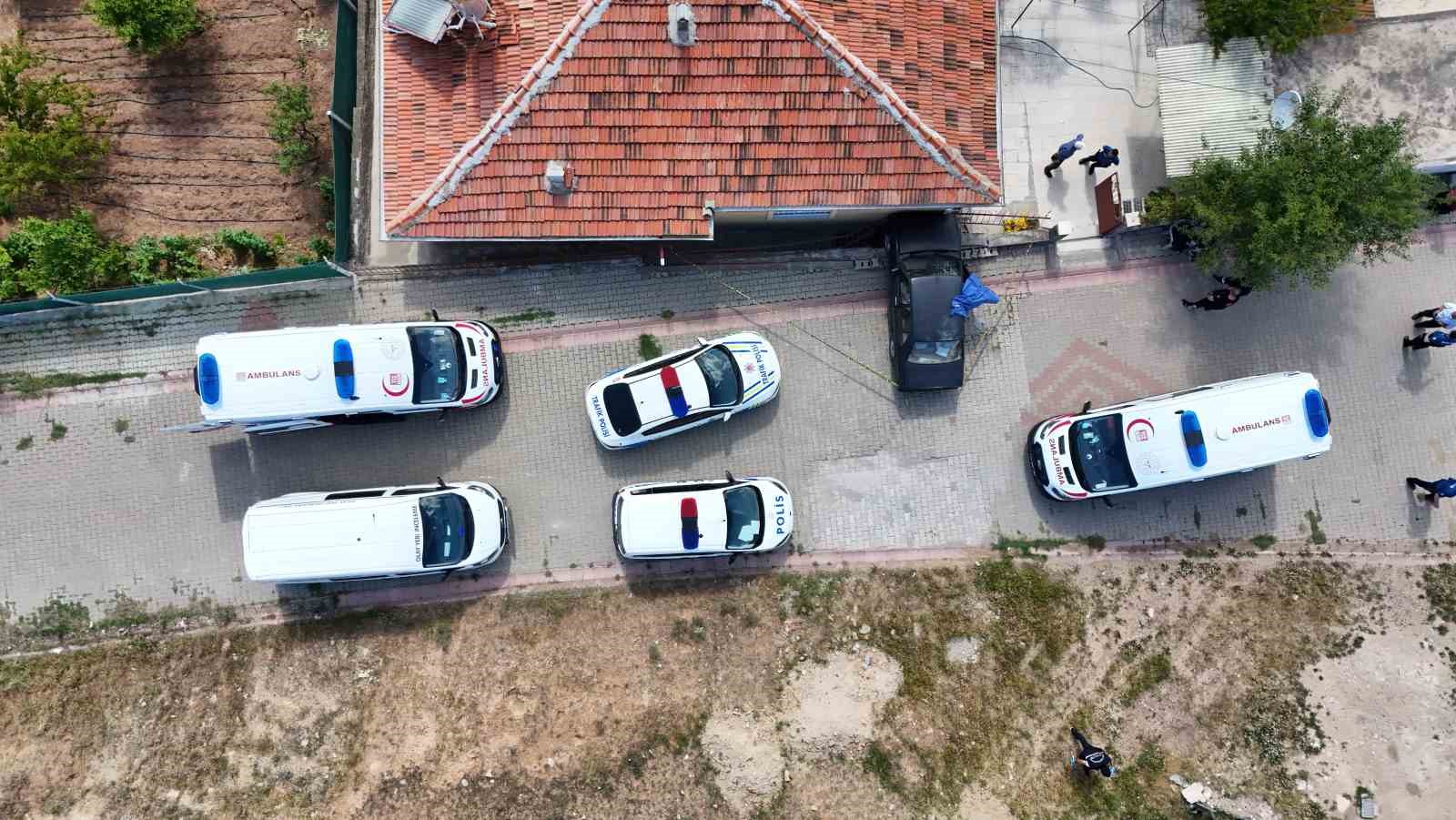 Kırıkkale’de otomobil eve çarptı: Kalp krizi geçiren sürücü hayatını kaybetti