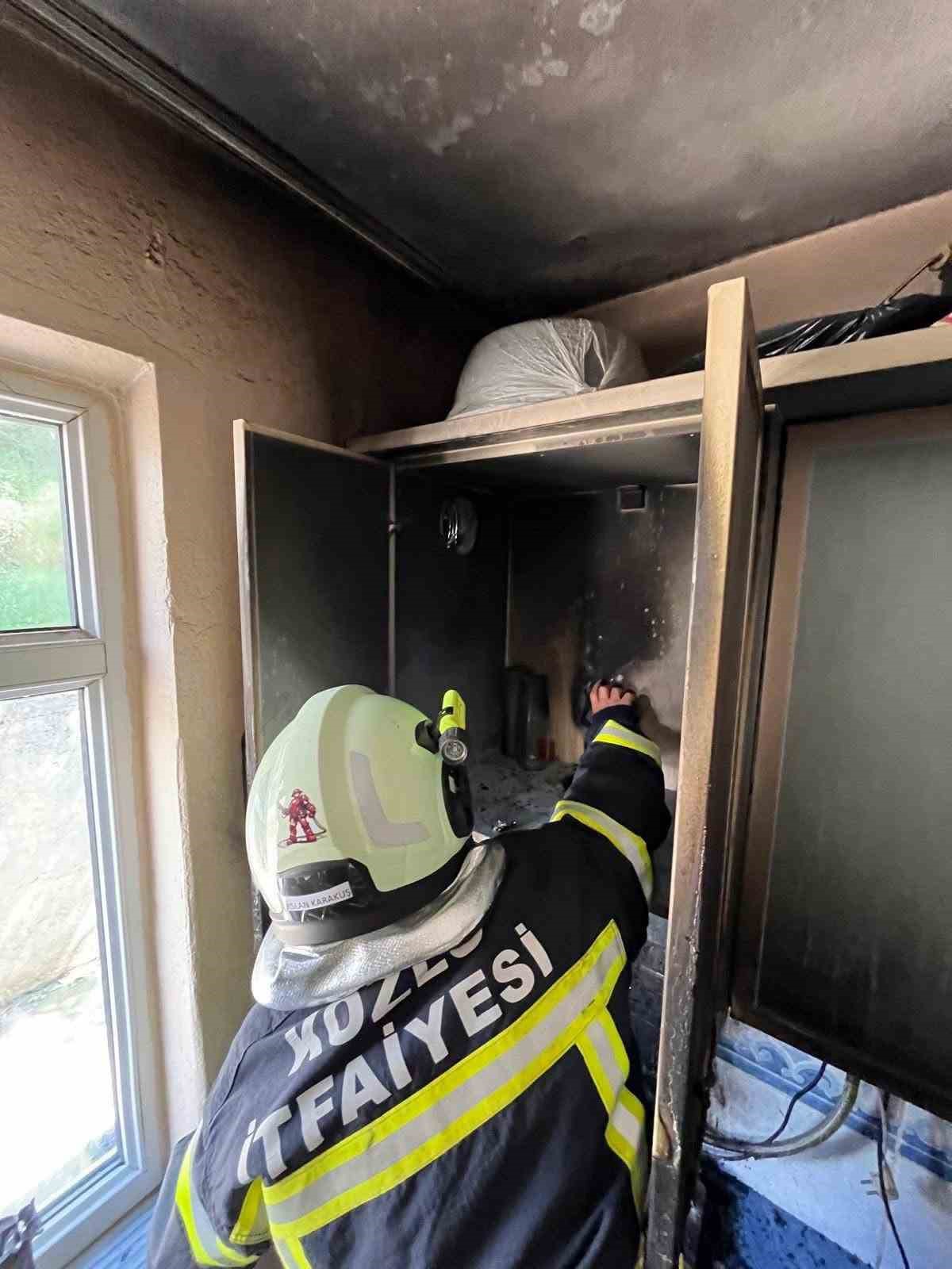 Evin mutfağında çıkan yangın paniğe neden oldu