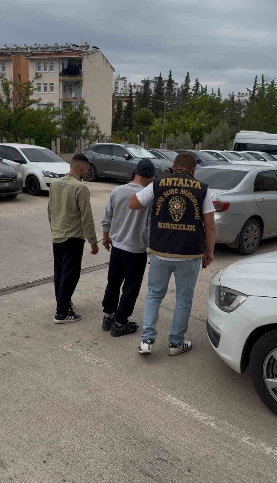 Antalya&rsquo;da son 2 haftada bin 316 aranan şahıs yakalandı
