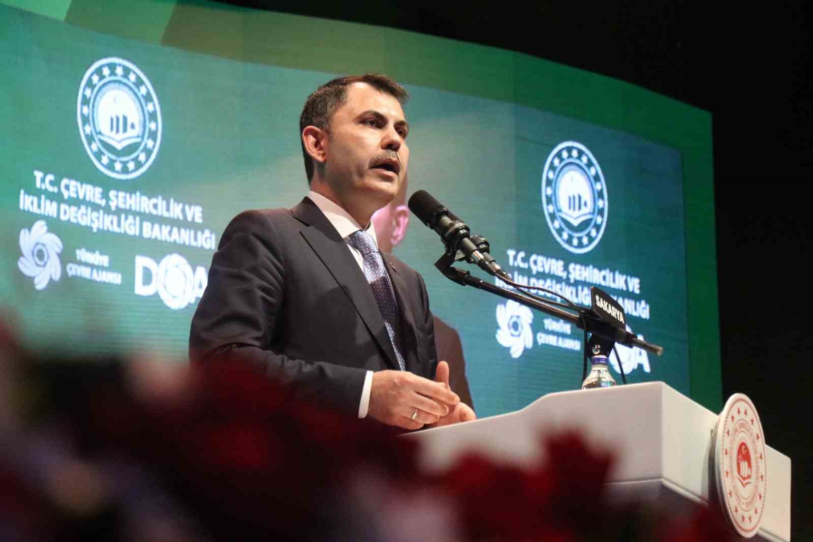 Bakan Murat Kurum: "Depremin bu ülke için bir beka meselesi olduğunu düşünüyorsak hep birlikte mücadele etmek zorundayız"