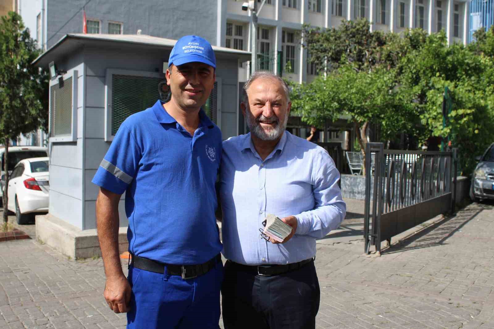 Para dolu poşeti b&ouml;yle buldu
