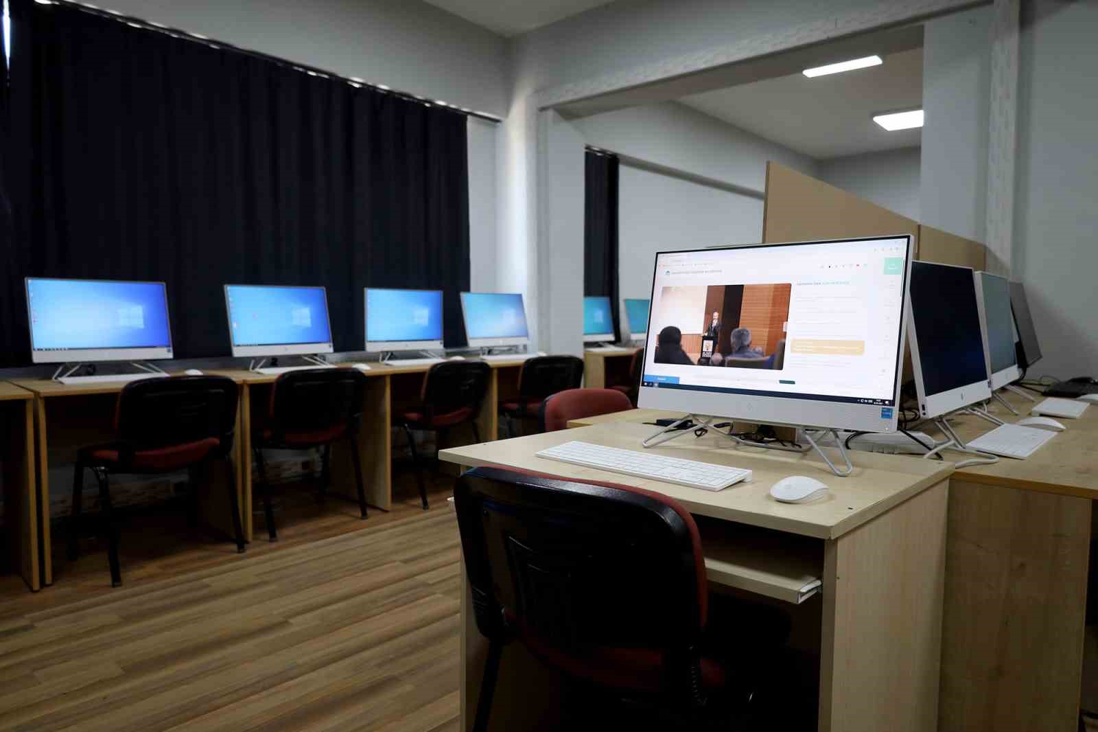 Sakarya Büyükşehir gençlerin geleceğine yatırım yapıyor