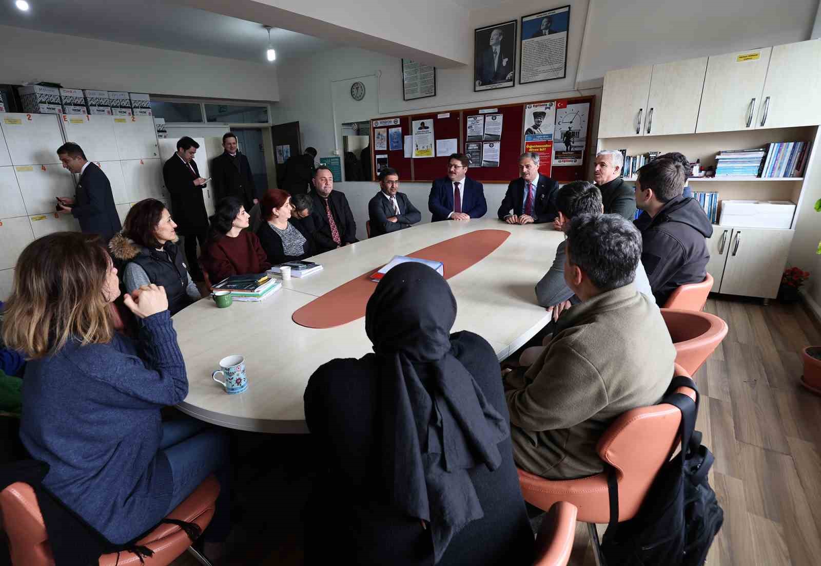 Sakarya B&uuml;y&uuml;kşehir gen&ccedil;lerin geleceğine yatırım yapıyor
