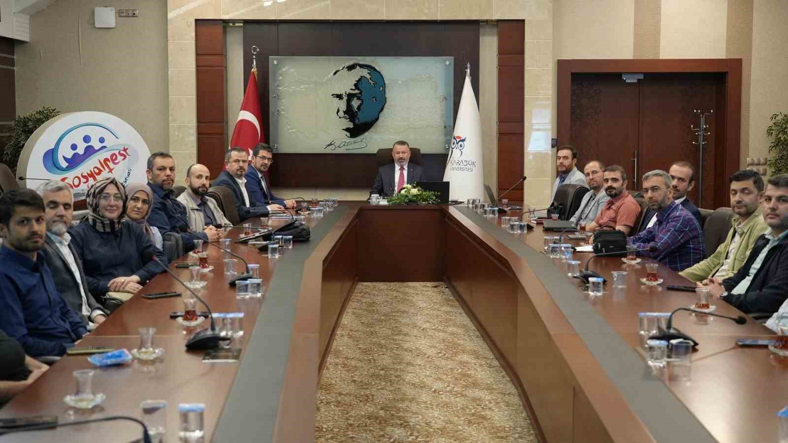 Rektör Kırışık: "Yapay zekâda küçük düşünme lüksümüz yok"
