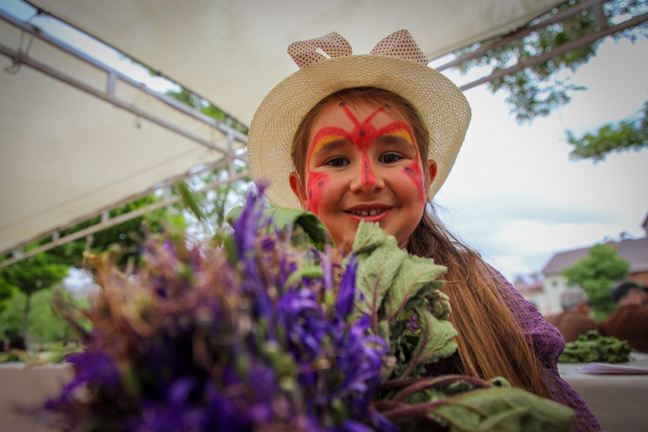 Hakkâri’de "Yöresel Ot Festivali" düzenlendi