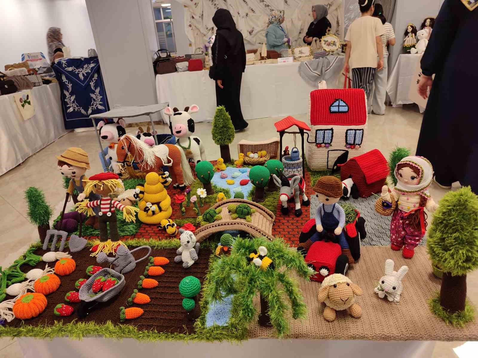 Esenler’de Meslek Edindirme Kursları Sezon Sonu Sergisi’nin açılışı yapıldı