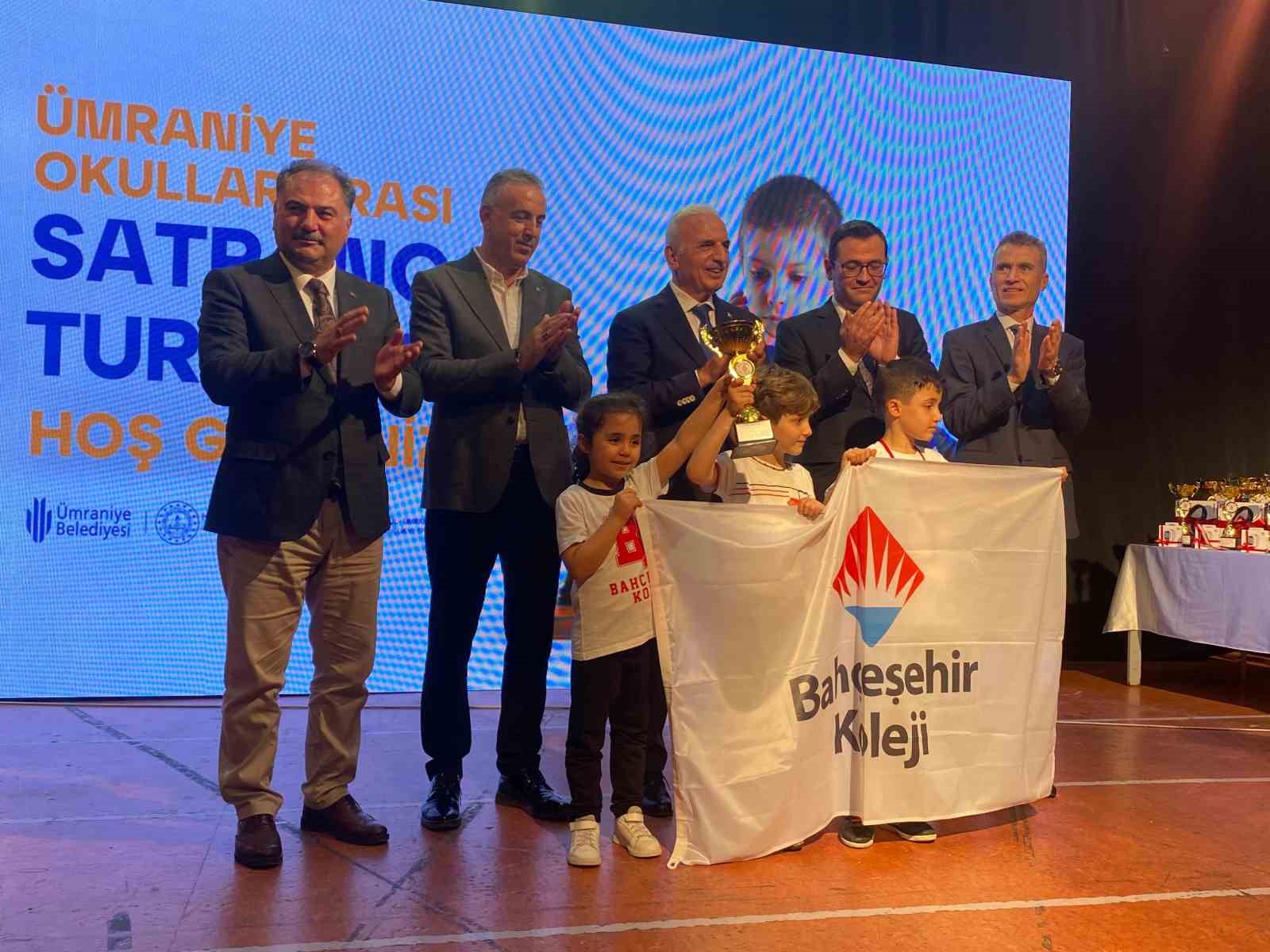 Ümraniye’de satranç heyecanı: Zeka ve strateji nefes kesti