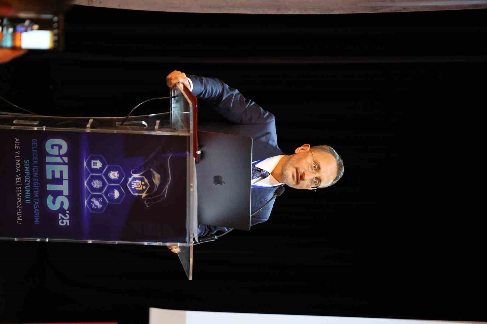 İletişim Başkanı Altun: "Günümüzde dijital medya ve sosyal medya mecraları, dezenformasyonu katbekat artıran bir gelişme"