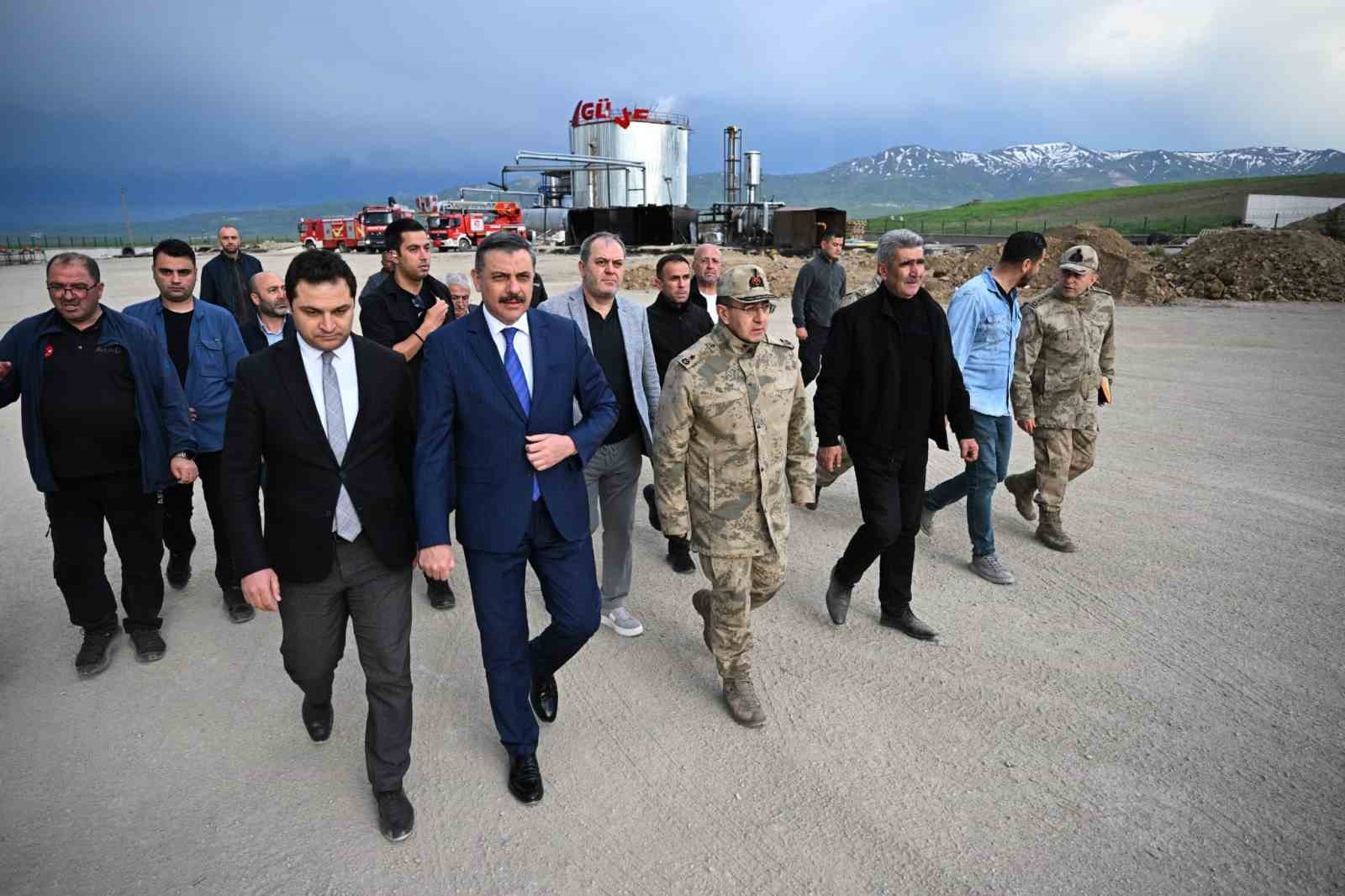 Erzurum Valisi Çiftçi, olay yerinde incelemelerde bulundu