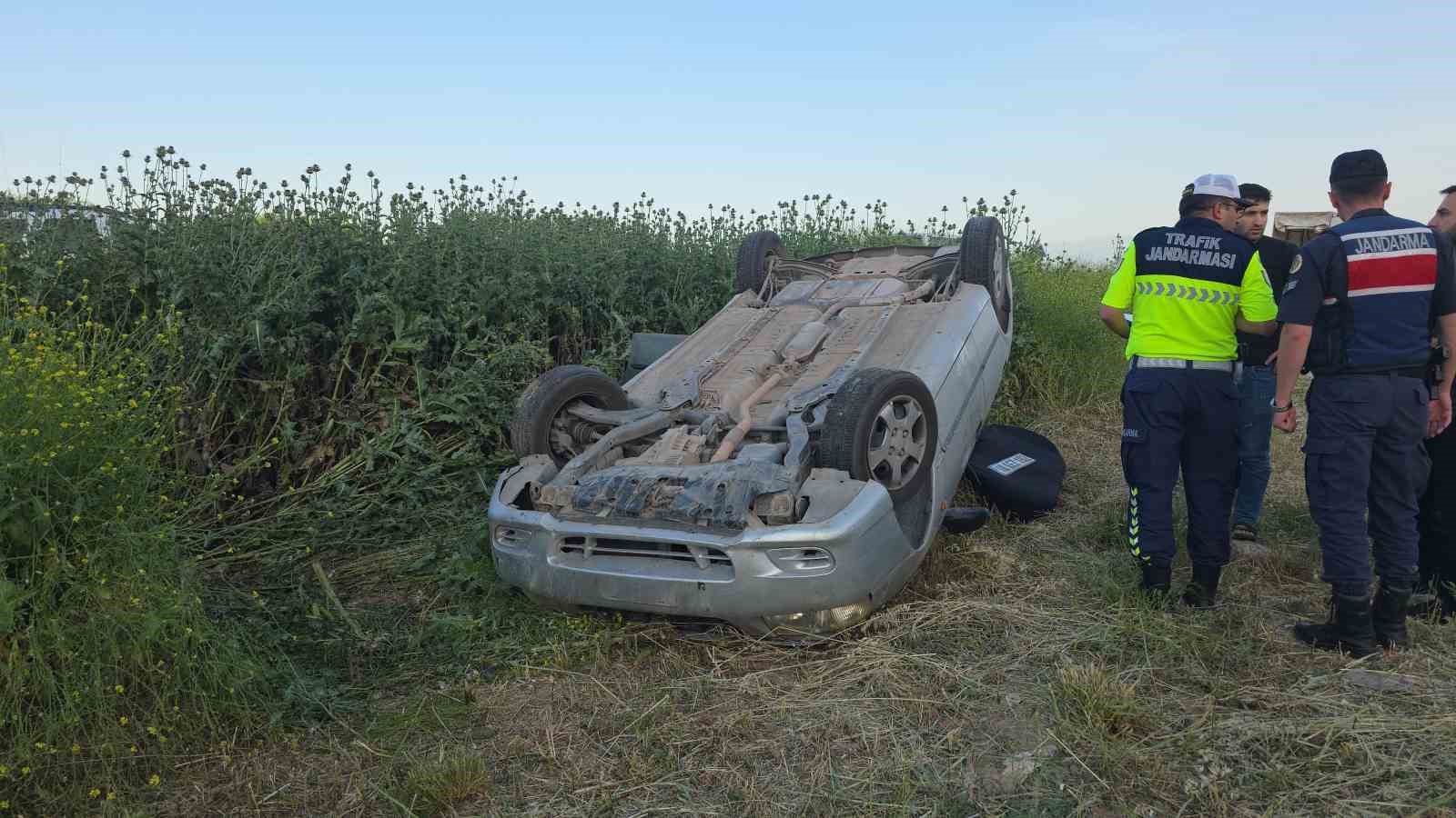 Bursa’da kontrolden çıktı, şarampole yuvarlandı: 5 yaralı