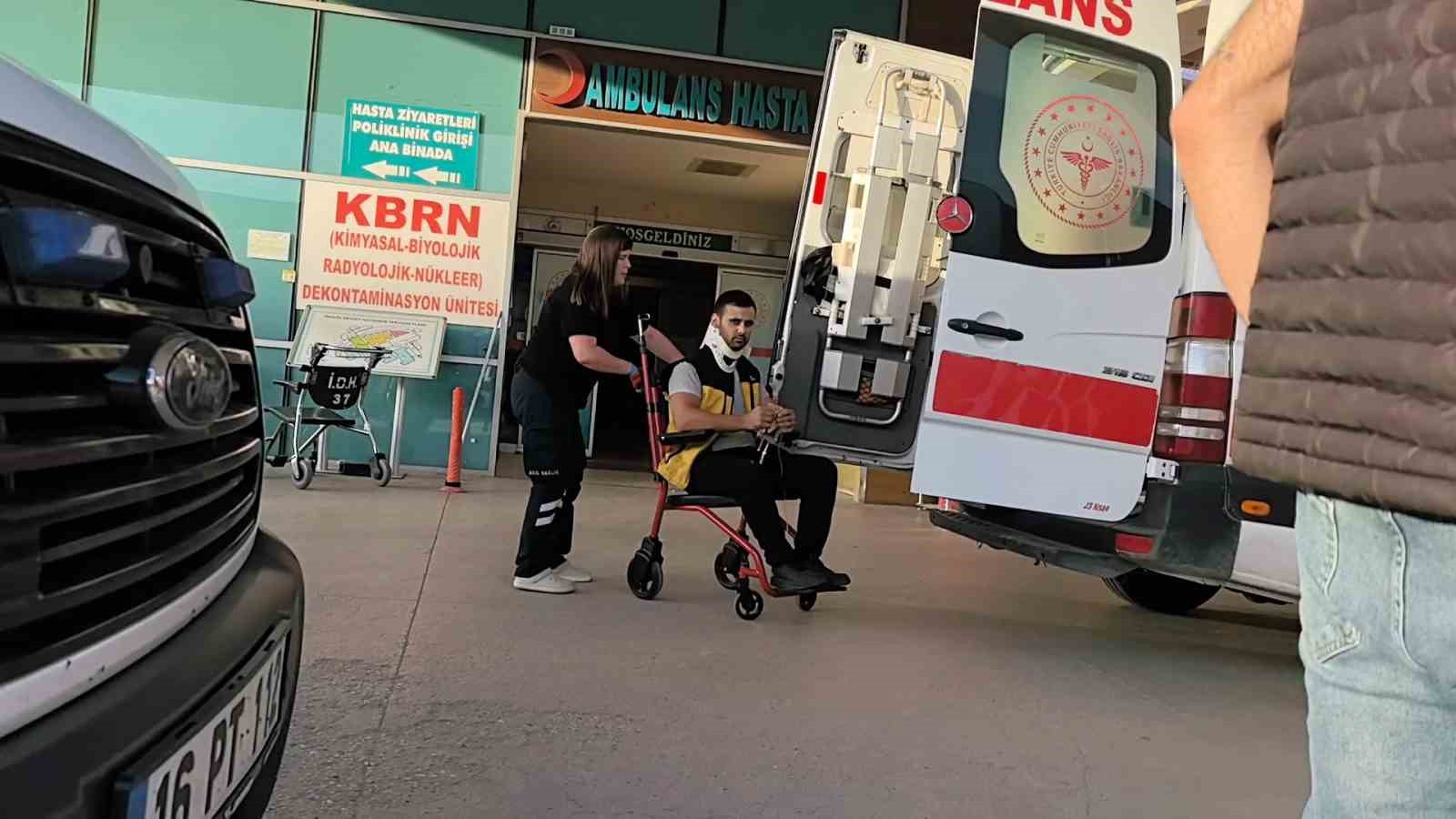 Bursa&rsquo;da kontrolden &ccedil;ıktı, şarampole yuvarlandı: 5 yaralı
