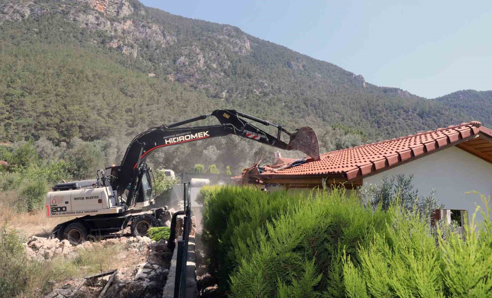 Menteşe Belediyesinden imara aykırı yapılara geçit yok
