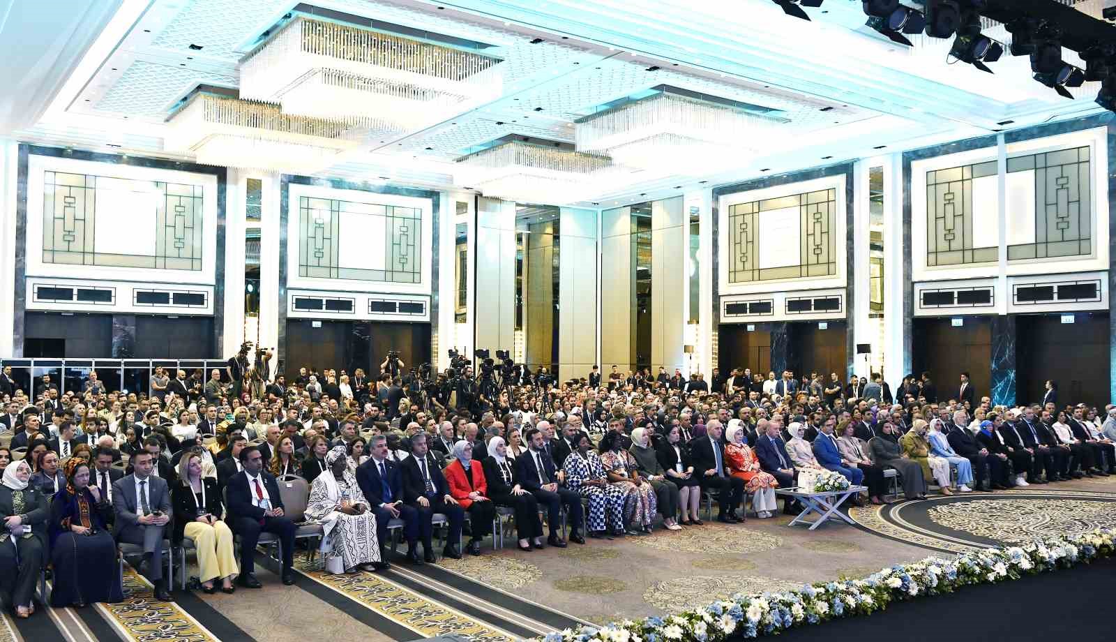 Emine Erdoğan, Uluslararası Aile Forumu’nun kapanış programına katıldı