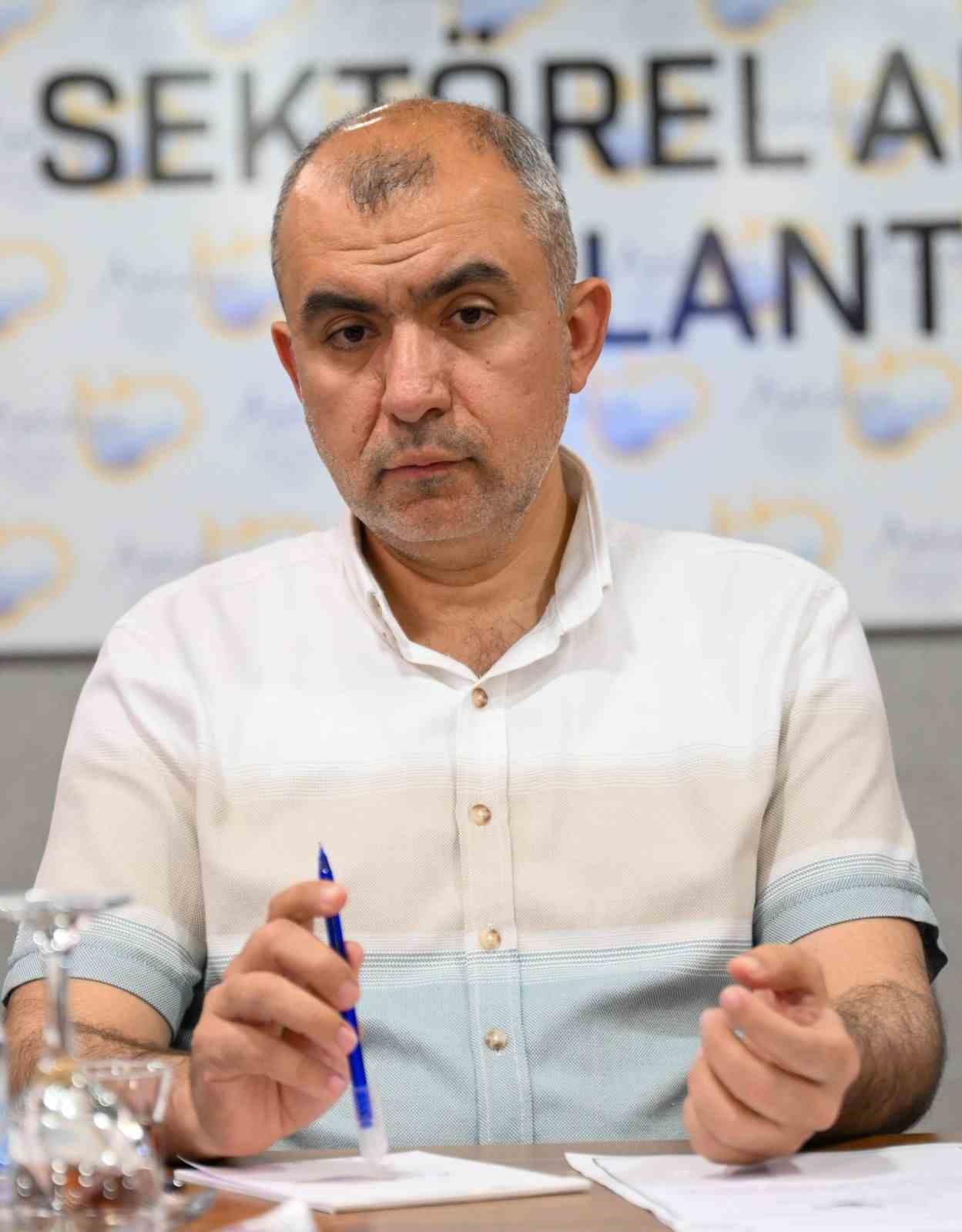 Türkiye Kasaplar Besiciler Et ve Et Ürünleri Federasyonu Başkanı Yardımcı: "İnsanlar zincir marketler, AVM’lerin kilo ile et gibi sattıklarını kurban diye alıyor. Bu kurban değildir"
