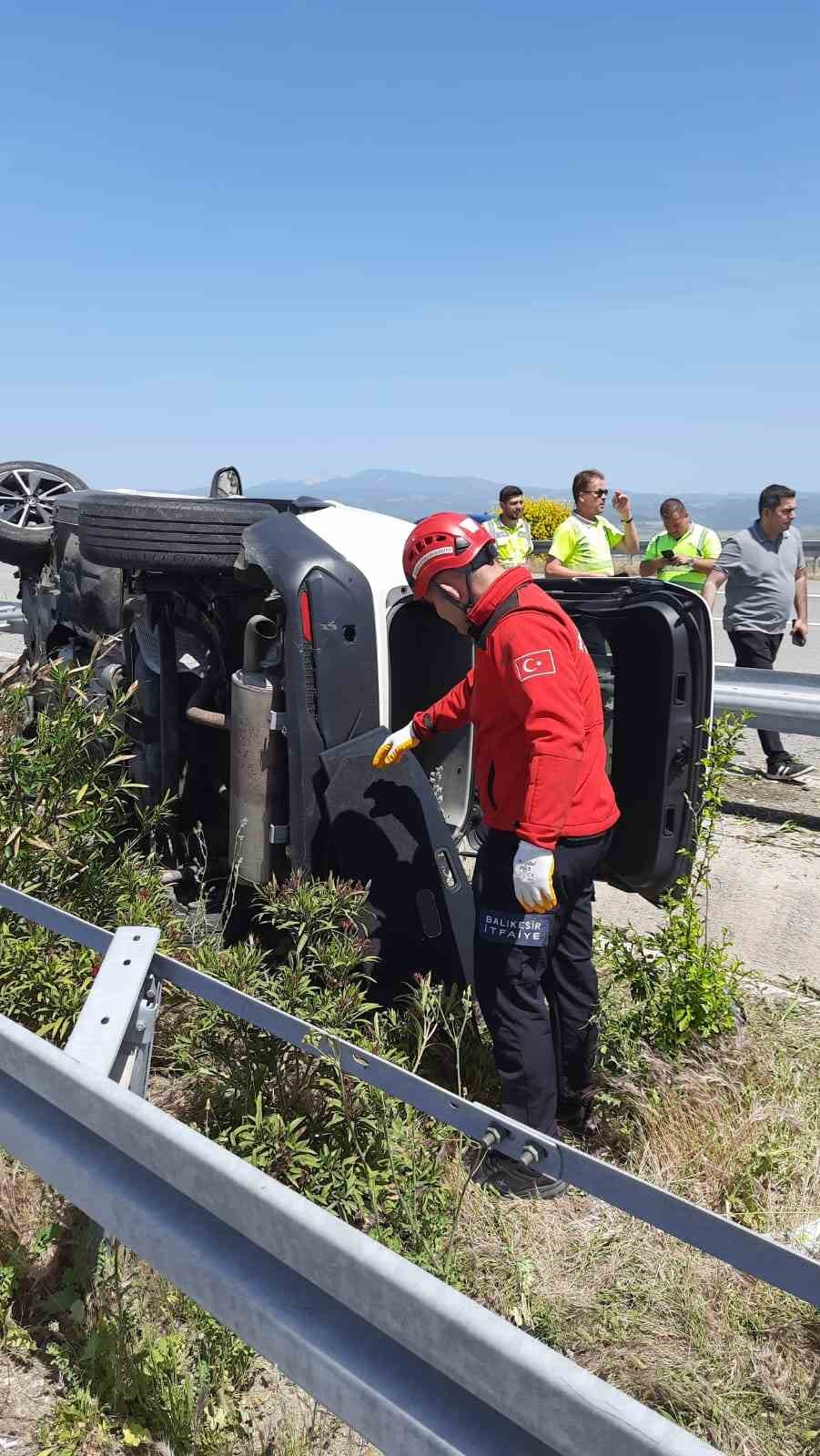 Kontrolden &ccedil;ıkan cip takla attı: 2 yaralı
