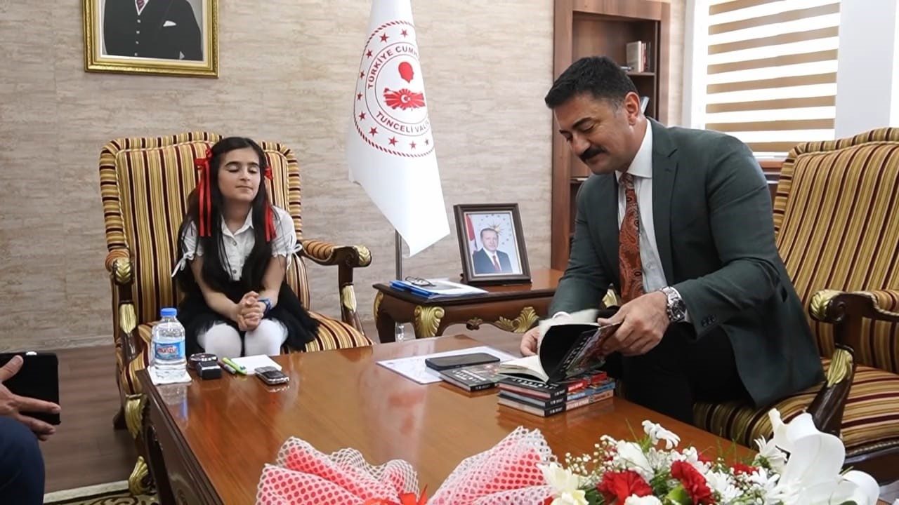 Valilik personelinden Tunceli Valisi Tekbıyıkoğlu i&ccedil;in veda videosu
