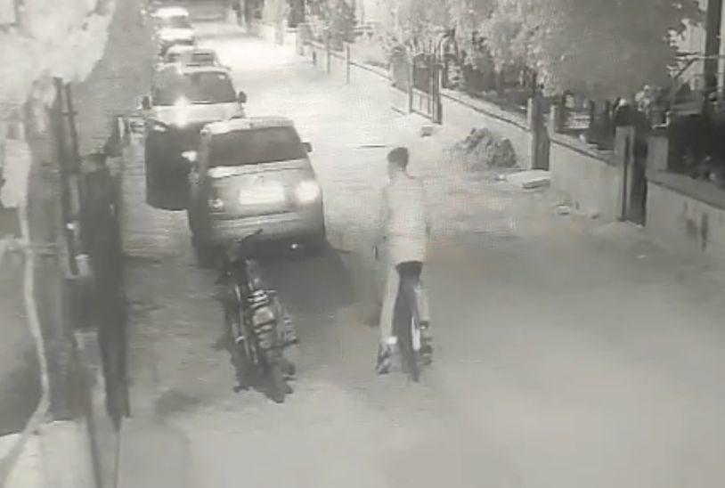 Çaldığı bisikleti beğenmeyince bırakıp motosikleti götürdü